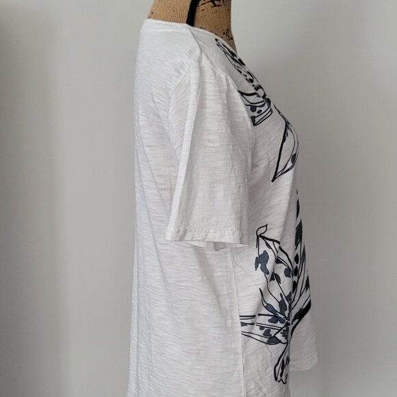 Chicos Short Sleeve Lightweight Top White Floral Size 1 Approx Medium - Picture 2 of 9